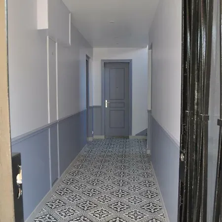 Rochegude-studio1-proche La Defense/paris شقة نانتير
